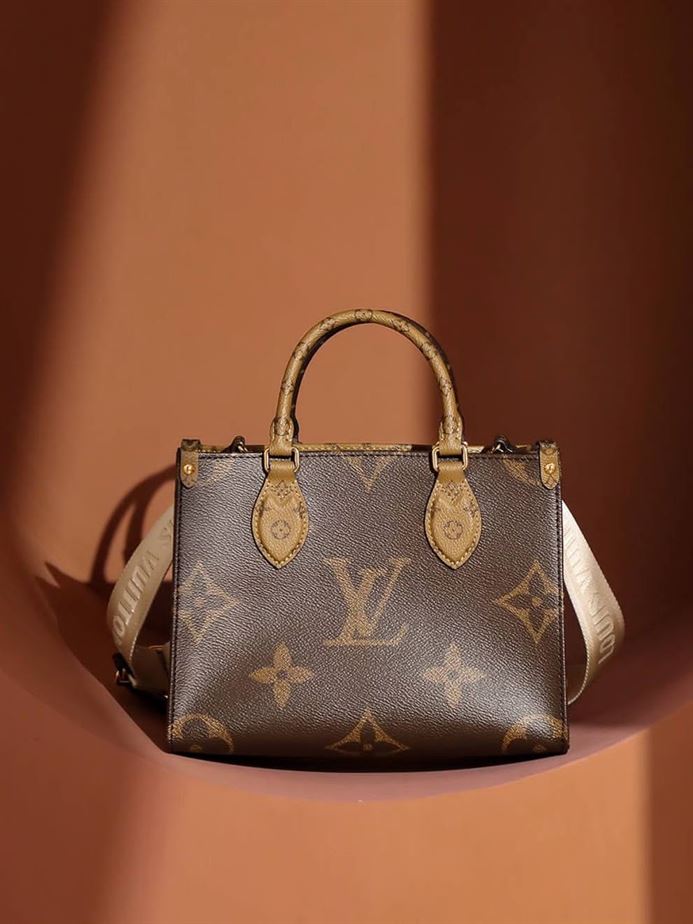 ROYAL TOTE 10