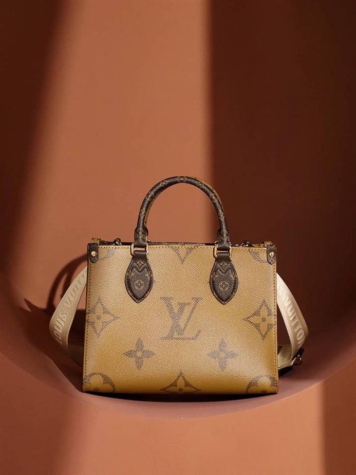 ROYAL TOTE