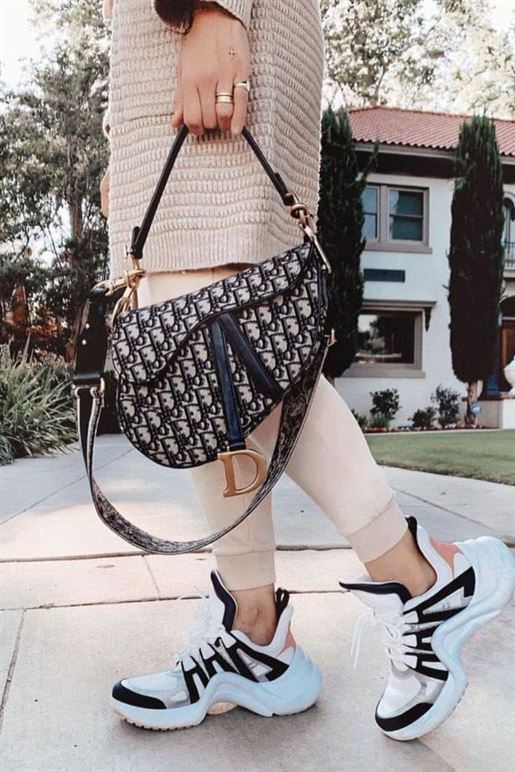 GIANT CrossBody