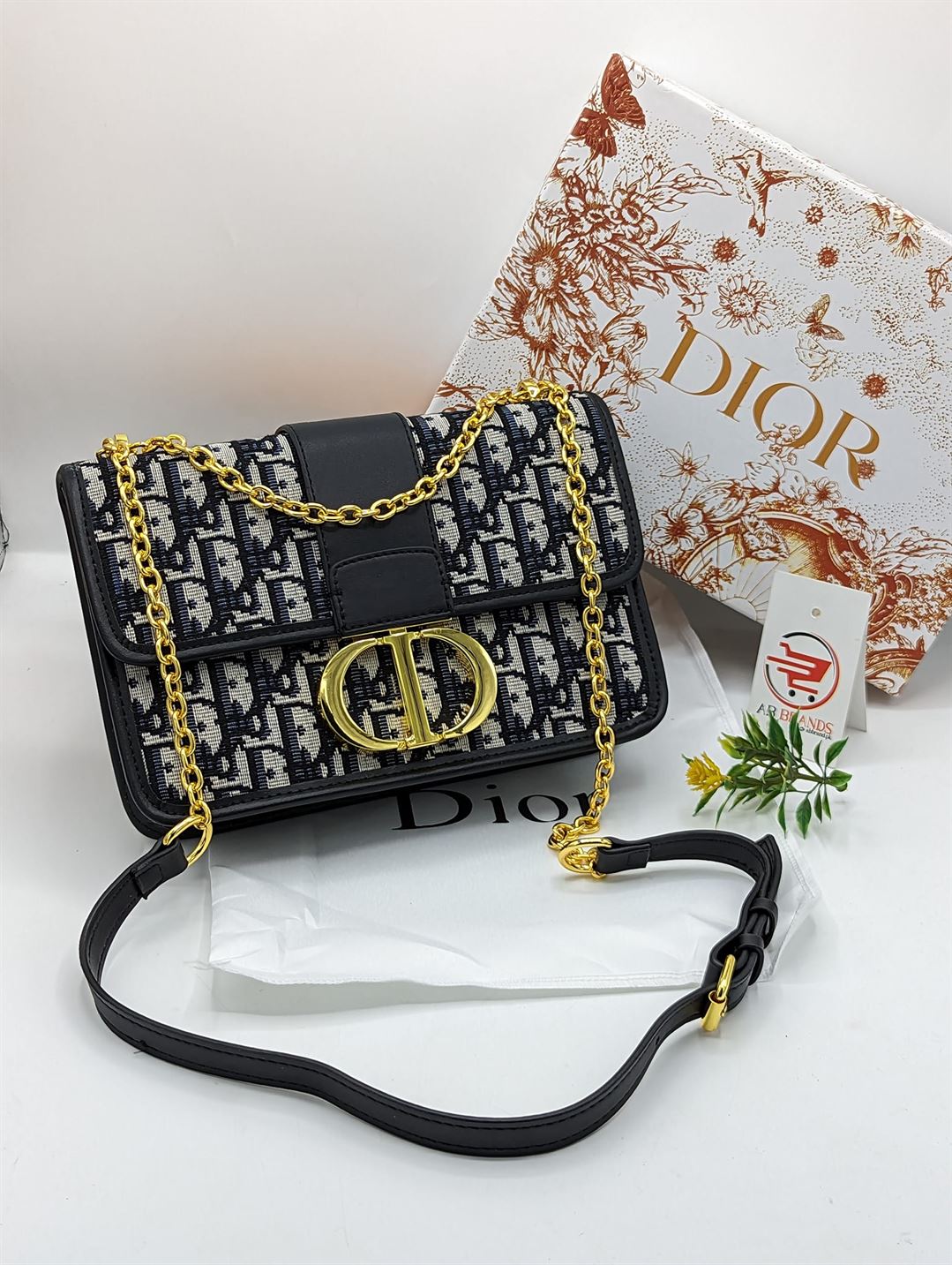 STUNNING CrossBody
