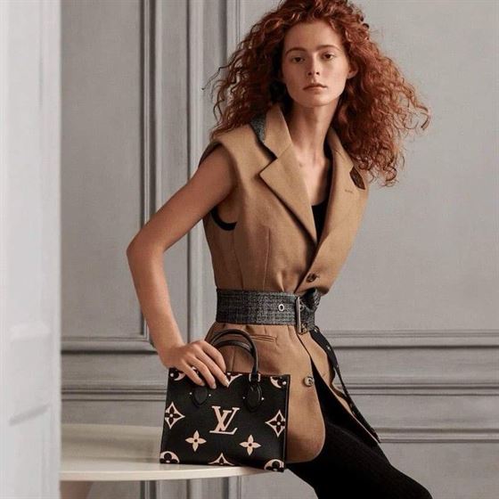 ROYAL TOTE