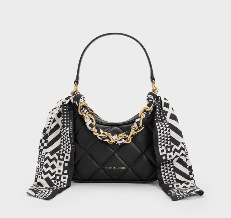 CHAIN  CrossBody
