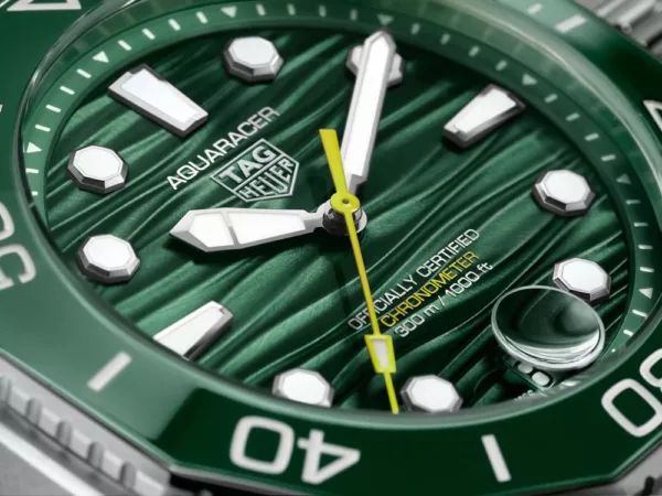 TAG HEUER AQUARACER PROFESSIONAL 300 DATE 2